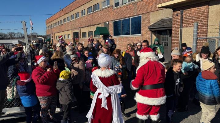 Santa Claus to fly into Schenectady County Airport
