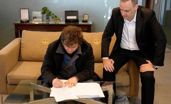 Reforma laboral: trazos comunes entre Milei, la Dictadura, el menemismo y la Ley Banelco