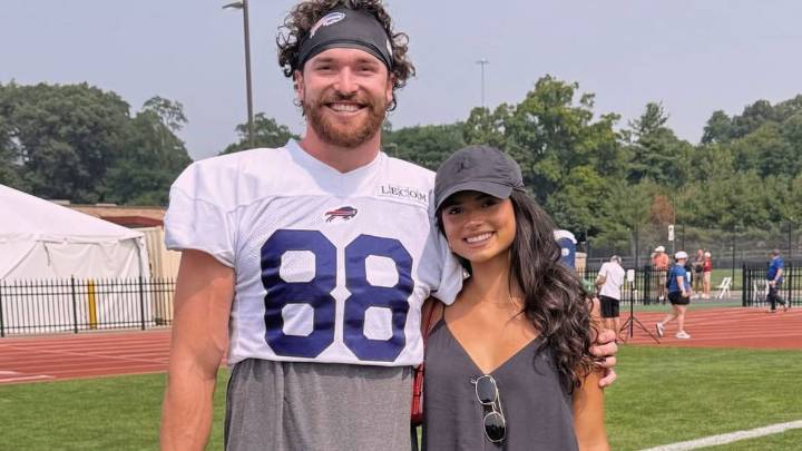 Dawson Knox & Wife Alexandra Share Major Family Update Before Bills vs Patriots Dawson Knox and his wife, Alexandra, make a major family announcement ahead of Bills vs Patriots Week 15 clash. Shreyash