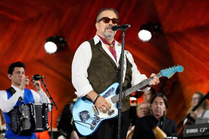 Raul Malo, the soulful tenor and frontman of The Mavericks, has died at age 60