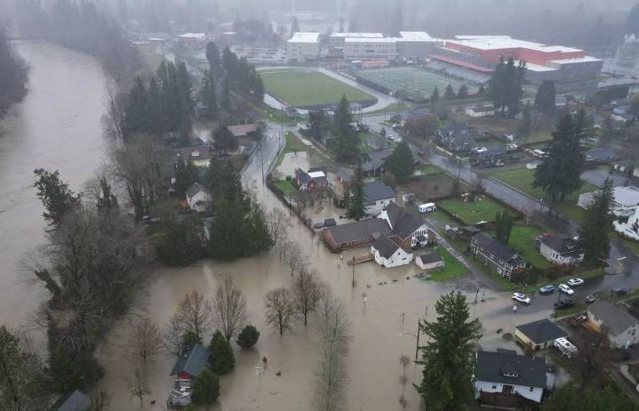 WA floods: Schools close, delay starts Thursday as rain continues