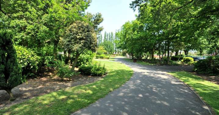 Leicestershire park cordoned off after report of bag containing suspicious items