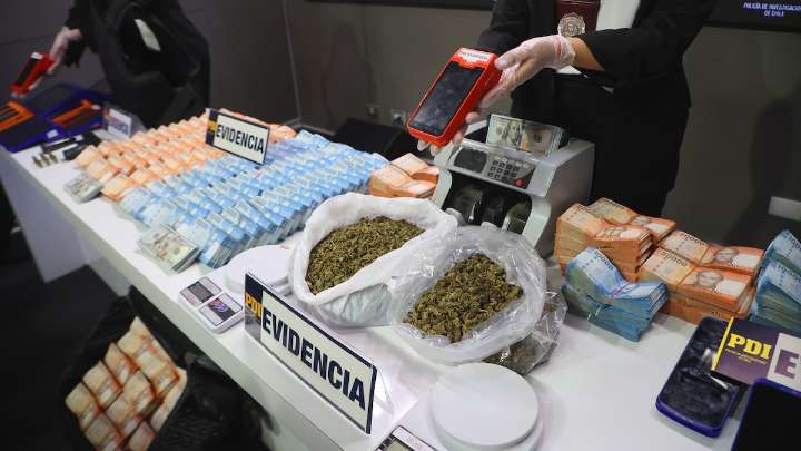 Veintisiete chinos y un carabinero detenidos en megaoperativo contra mafia en Meiggs