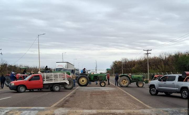 Continúan bloqueos en Chihuahua por agricultores