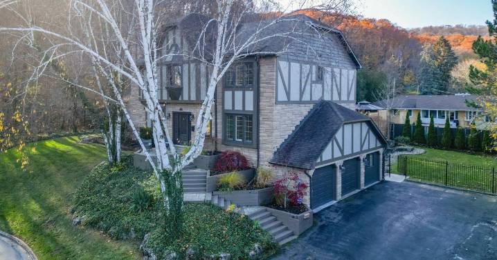 ‘Neighbourhood is a hidden gem’: $2M Niagara Escarpment home in Grimsby hits market
