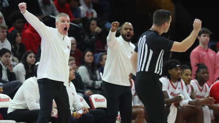 Marist Red Foxes rally late to take down Manhattan Jaspers