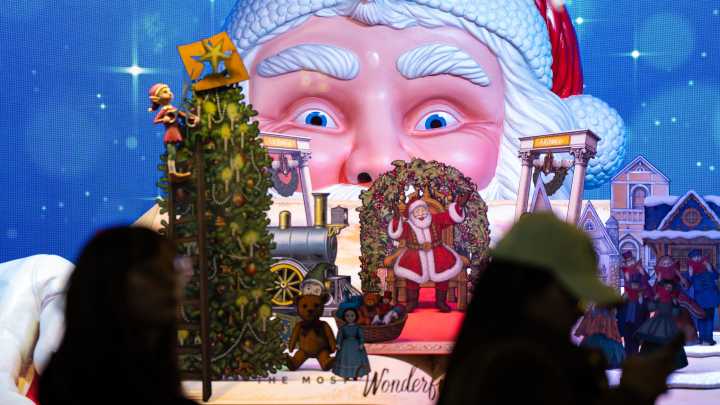 Macy's posts surprise profit with overhaul under new CEO resonating with shoppers