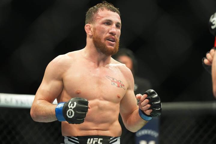 Deadspin | Petr Yan stuns Merab Dvalishvili, reclaims bantamweight title