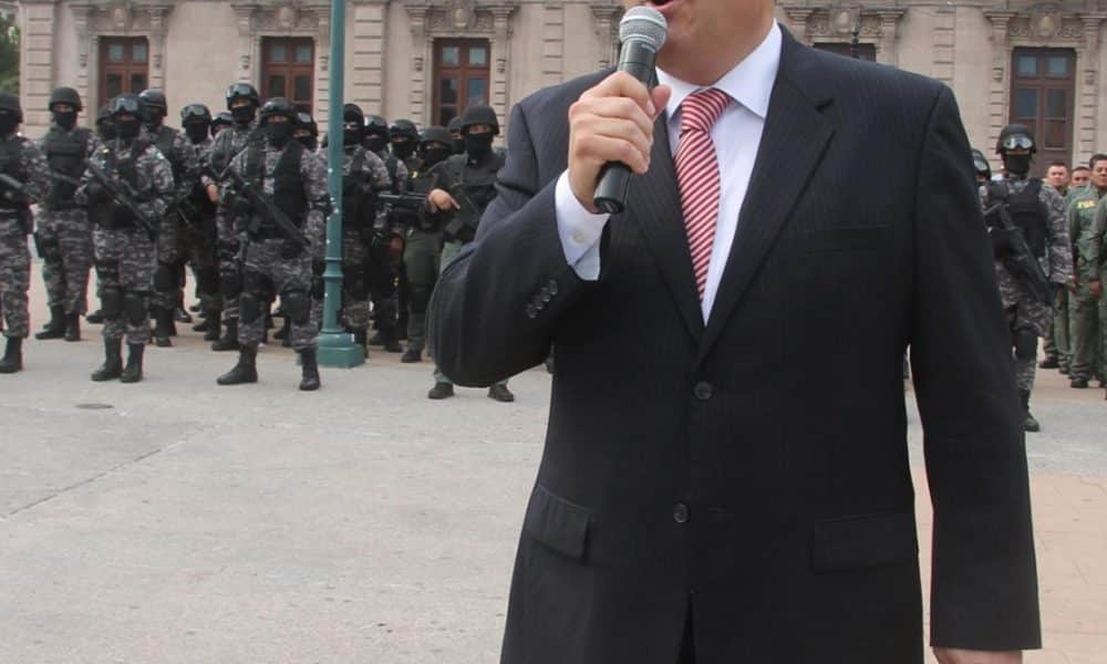 Ordenan juicio por lavado de dinero al exgobernador mexicano César Duarte