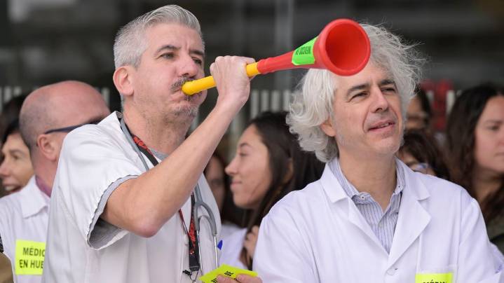 Huelga médica en Asturias: un 60 % de seguimiento según el Simpa, un 11 % para Salud