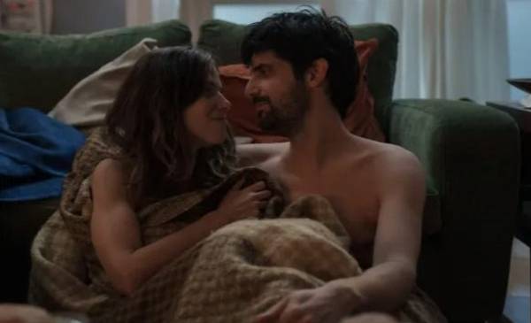 No está en Netflix: Cómo es Los años nuevos, la serie del momento