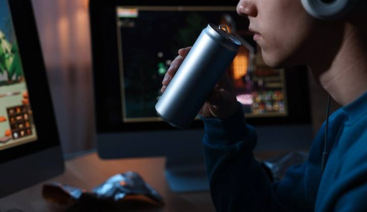 El peligro de las bebidas energéticas: un hombre sano las consumió en exceso y sufrió un derrame cerebral