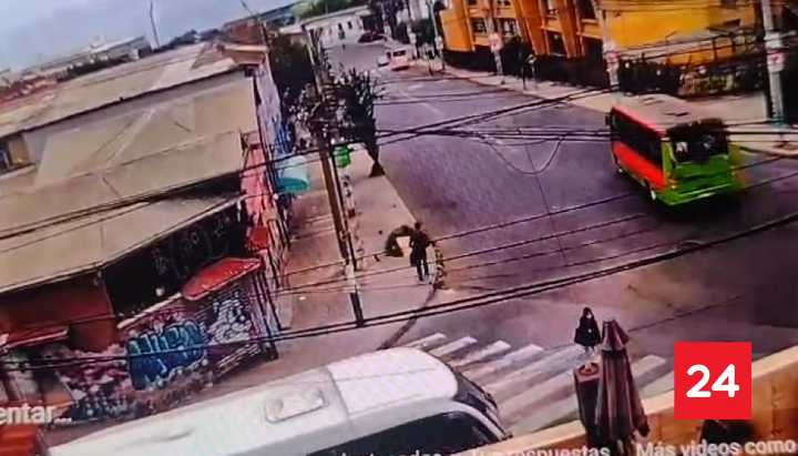 Estudiante de 20 años muere atropellada por bus en Valparaíso
