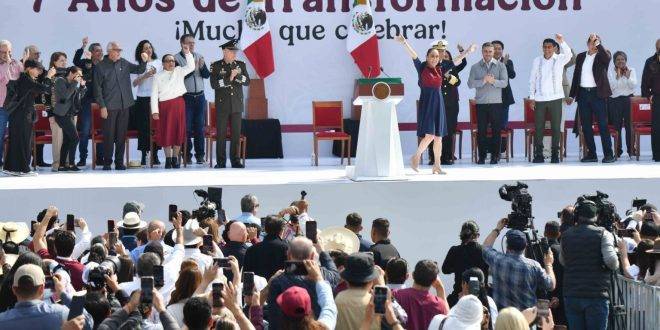 Sheinbaum reúne a miles en el Zócalo y defiende relación con EE.UU. sin subordinación