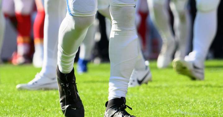 Colts QB Daniel Jones turns to college friends for extra help with injured leg