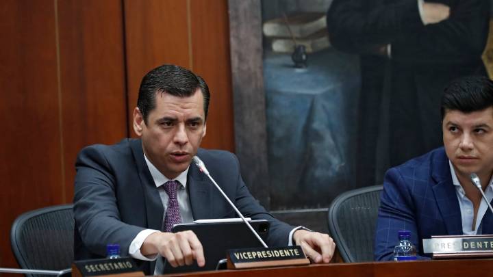 Senador Julio Elías Vidal entra en polémica por contratos en La Mojana y responde a Carlos Carrillo, de la UNGRD