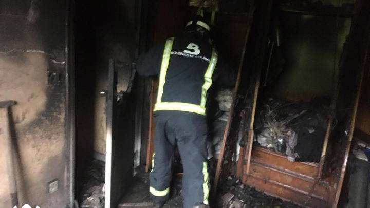 Incendio en una casa de San Bartolomé (Belmonte de Miranda): no deja heridos, pero sí un susto "fatal"