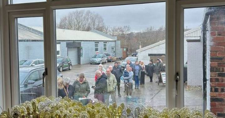 Queues outside as shoppers descend on North East bargain shop to grab Christmas discounts