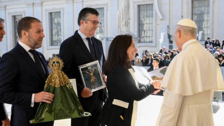 El Papa León XIV recibe al hermano mayor del Cachorro en Roma