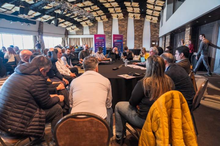 Más de 50 empresas...