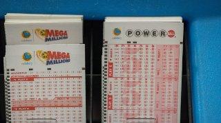 Powerball jackpot surges to $1 billion ahead of Saturday drawing