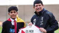"Desde un cerro hasta la Videna": Cliver Huamán, de 'Pol Deportes', recibió camiseta de la Selección Peruana