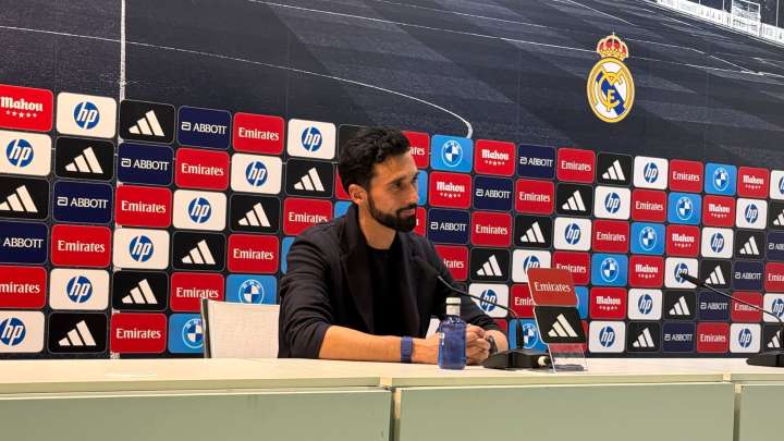 Arbeloa: "Xabi es un entrenador excepcional y el que piense que el Real Madrid está muerto está equivocado"