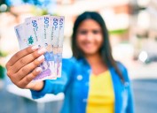 Negociaciones del salario mínimo 2026 en Colombia avanzan entre apuestas de alza moderada y expectativas de aumentos significativos