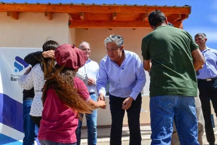 Entregaron viviendas y ejecutarán más soluciones habitacionales en Barrancas