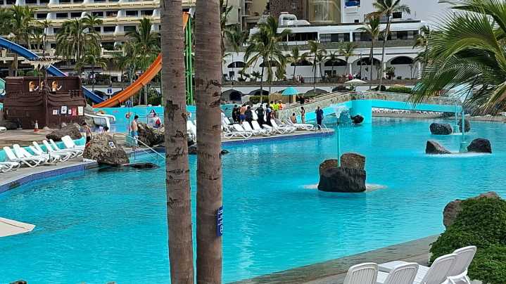 Una niña de siete años, en estado muy grave tras ahogarse en Lago Taurito