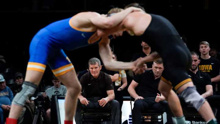 Iowa wrestling live updates, results vs Utah Valley, Chattanooga
