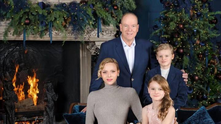 Un protagonista inesperado en la felicitación de Navidad de Alberto II y Charlene de Mónaco
