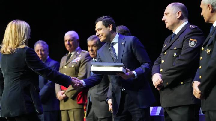 Moreno anuncia la nueva convocatoria de 181 plazas para la Policía Adscrita de Andalucía y pide al Gobierno llegar a un millar