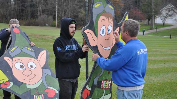 Canton Township family has a must-see Christmas display