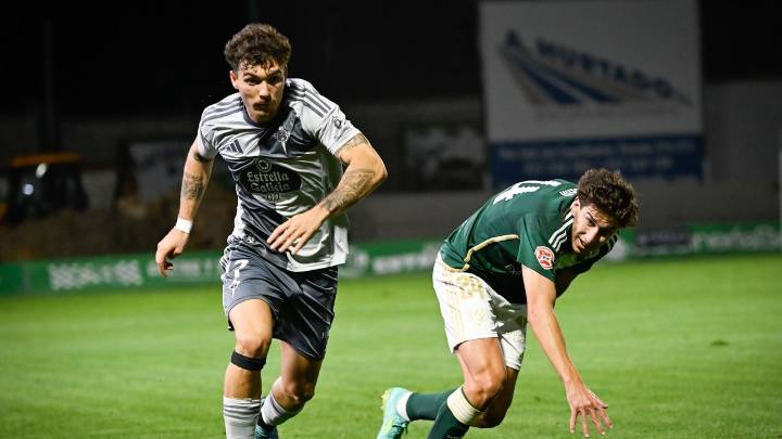 Un chispazo de Álvaro Juan alumbra la victoria del Racing de Ferrol ante el Cacereño (0