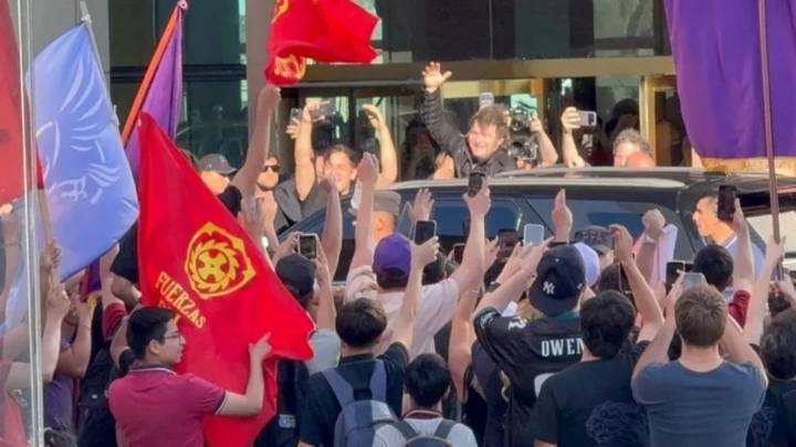 Milei encabeza en Córdoba el tour de la gratitud con una caravana