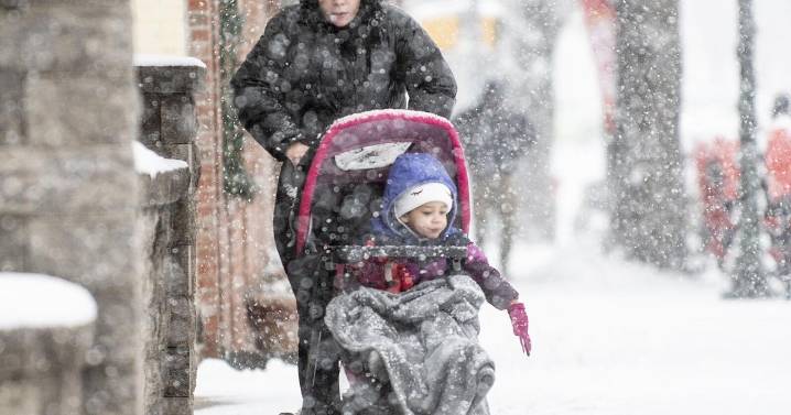 Quick moving snowstorm blankets Valley