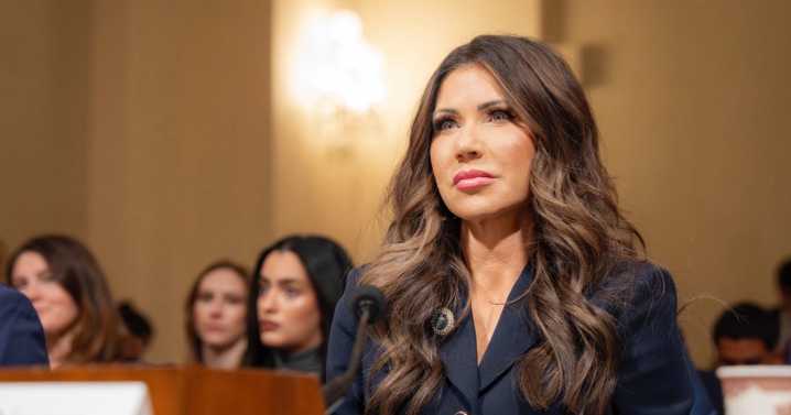 Secretaria de Seguridad de EE.UU. afirma que están "devolviendo la cordura" al sistema de inmigración