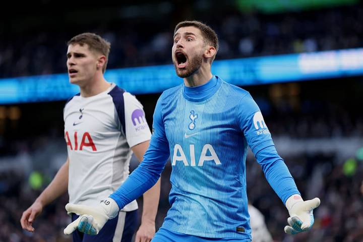 Thomas Frank hails Tottenham fans for 'warm' Guglielmo Vicario reception as Xavi Simons helps set 'standard'