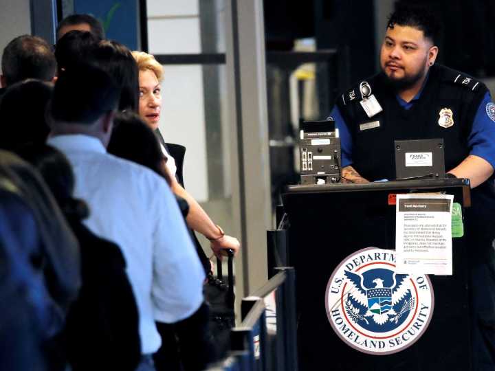 En Estados Unidos: nuevas reglas de la TSA exigen a los viajeros pagar 45 dólares en los aeropuertos si no tienen estos documentos