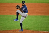 Texas y San Francisco sacrifican a 2 prospectos venezolanos para reforzar su pitcheo en la MLB