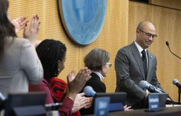 Eddie Lin takes seat on Seattle City Council