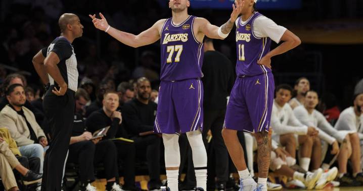 Lakers fall to Spurs and are eliminated from NBA Cup contention