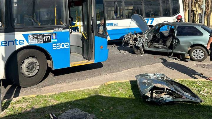 Cuatro heridos por un choque entre un colectivo y un auto