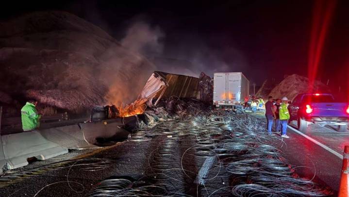 Cierran la Monterrey-Saltillo por incendio de tráiler