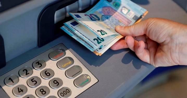 Detenidos cinco personas por manipular cajeros para sacar dinero de personas mayores