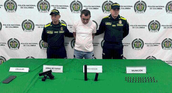 Cayó alias 'Toñito' con pistola, munición y proveedor extralargo en Santa Marta El sujeto presenta antecedentes judiciales por el mismo delito y fue puesto de inmediato a disposición de la autoridad c