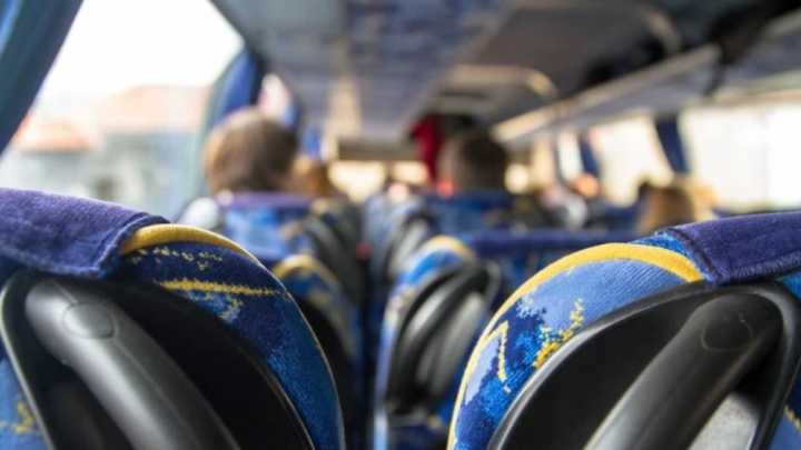 Una vecina de 71 años lidera la lucha por un autobús digno en Narón