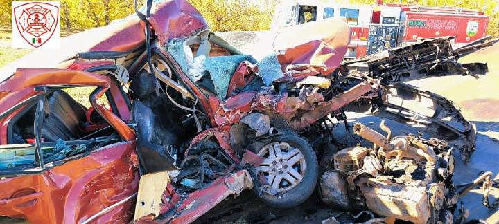 Choque frontal en tramo Buenaventura–LeBarón; un bebé sin vida y a una niña grave