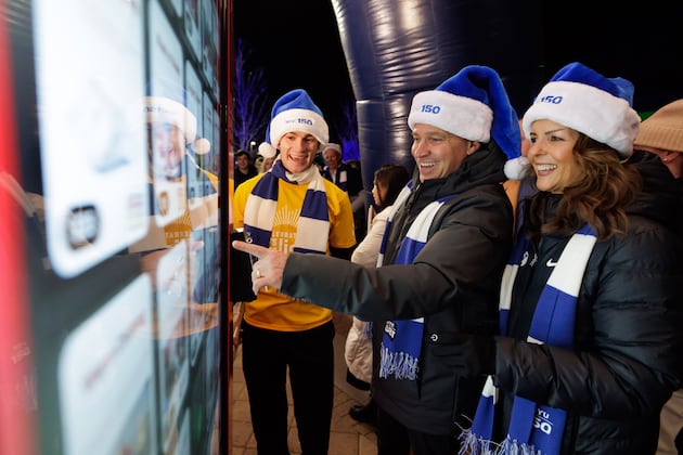 More than 10,000 students welcome BYU’s first-ever Light the World Giving Machines